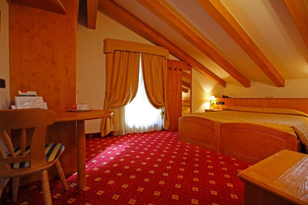 Hotel Il Maniero Ossana Esterno foto