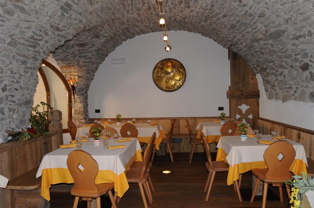 Hotel Il Maniero Ossana Esterno foto