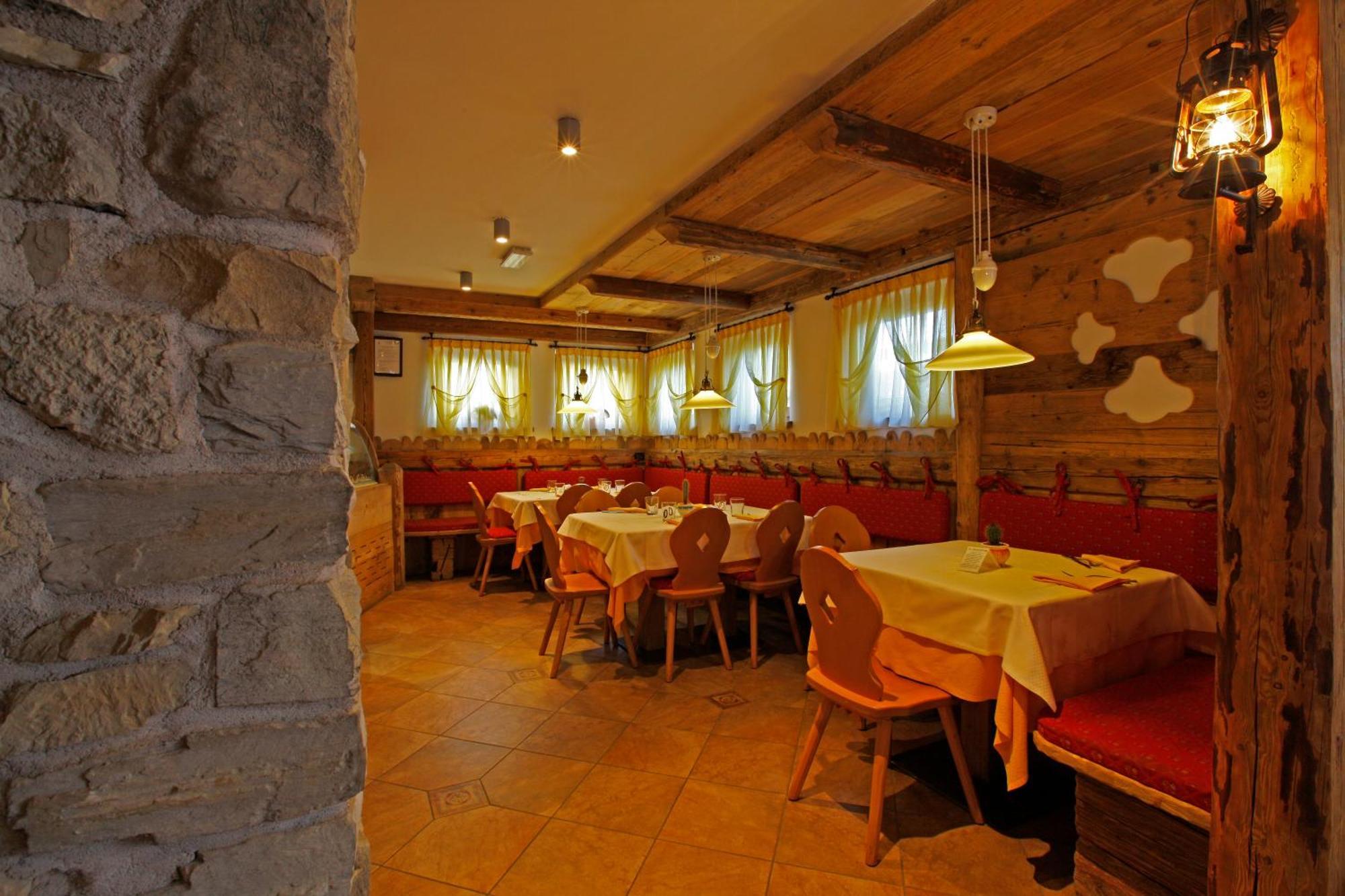 Hotel Il Maniero Ossana Esterno foto