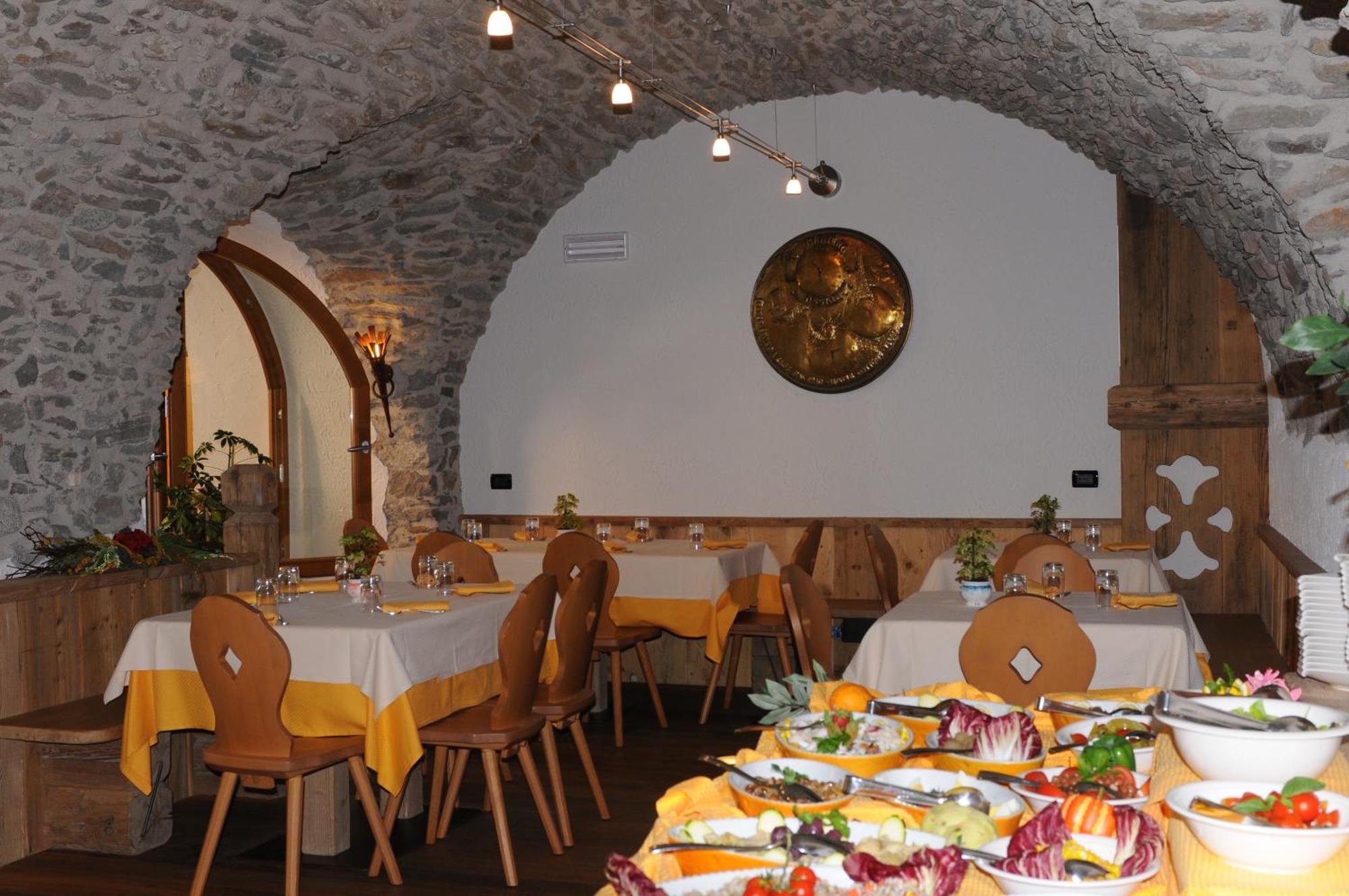 Hotel Il Maniero Ossana Esterno foto