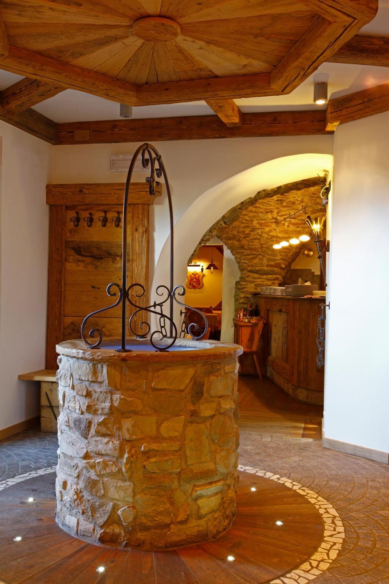 Hotel Il Maniero Ossana Esterno foto
