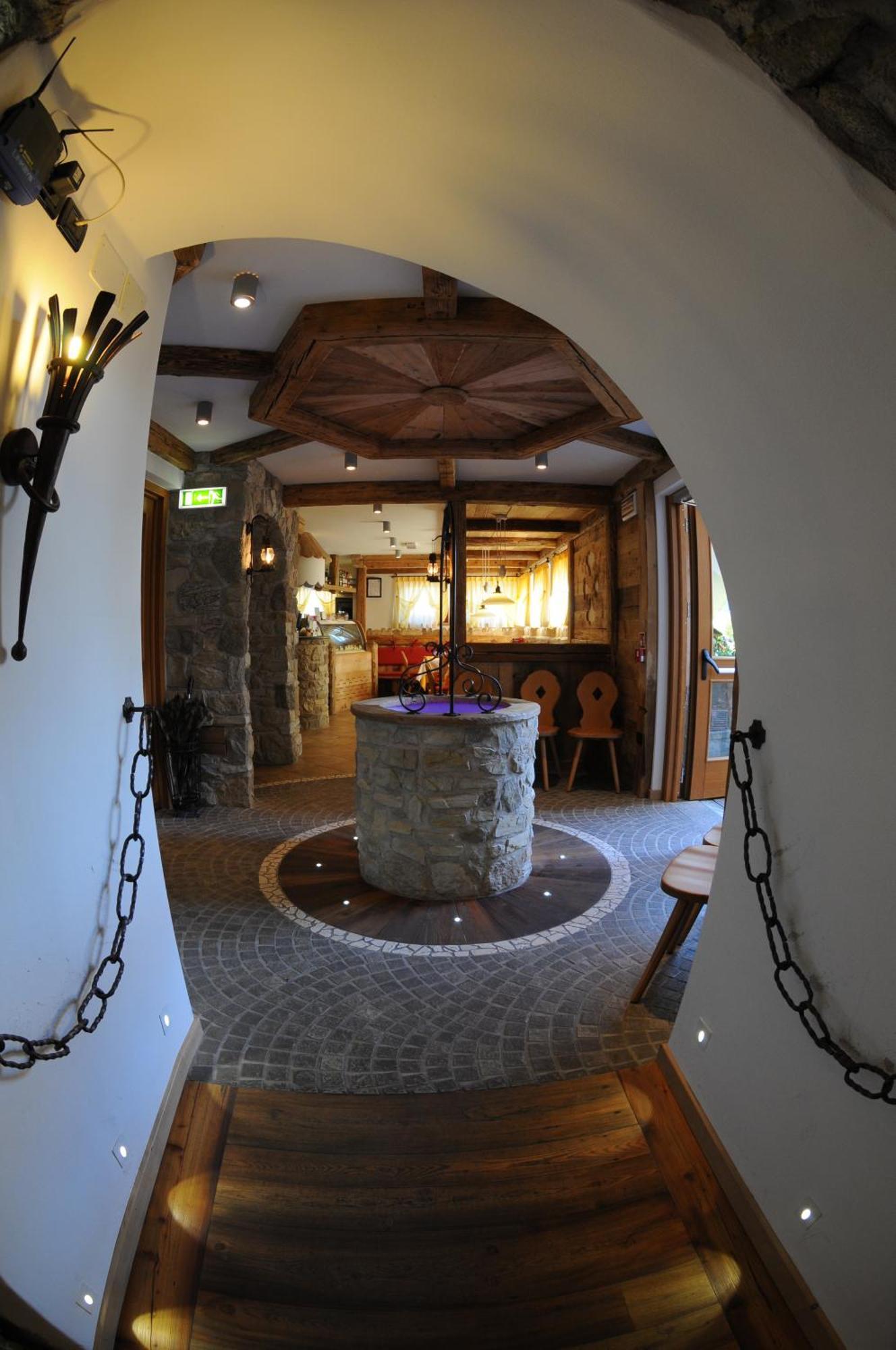 Hotel Il Maniero Ossana Esterno foto