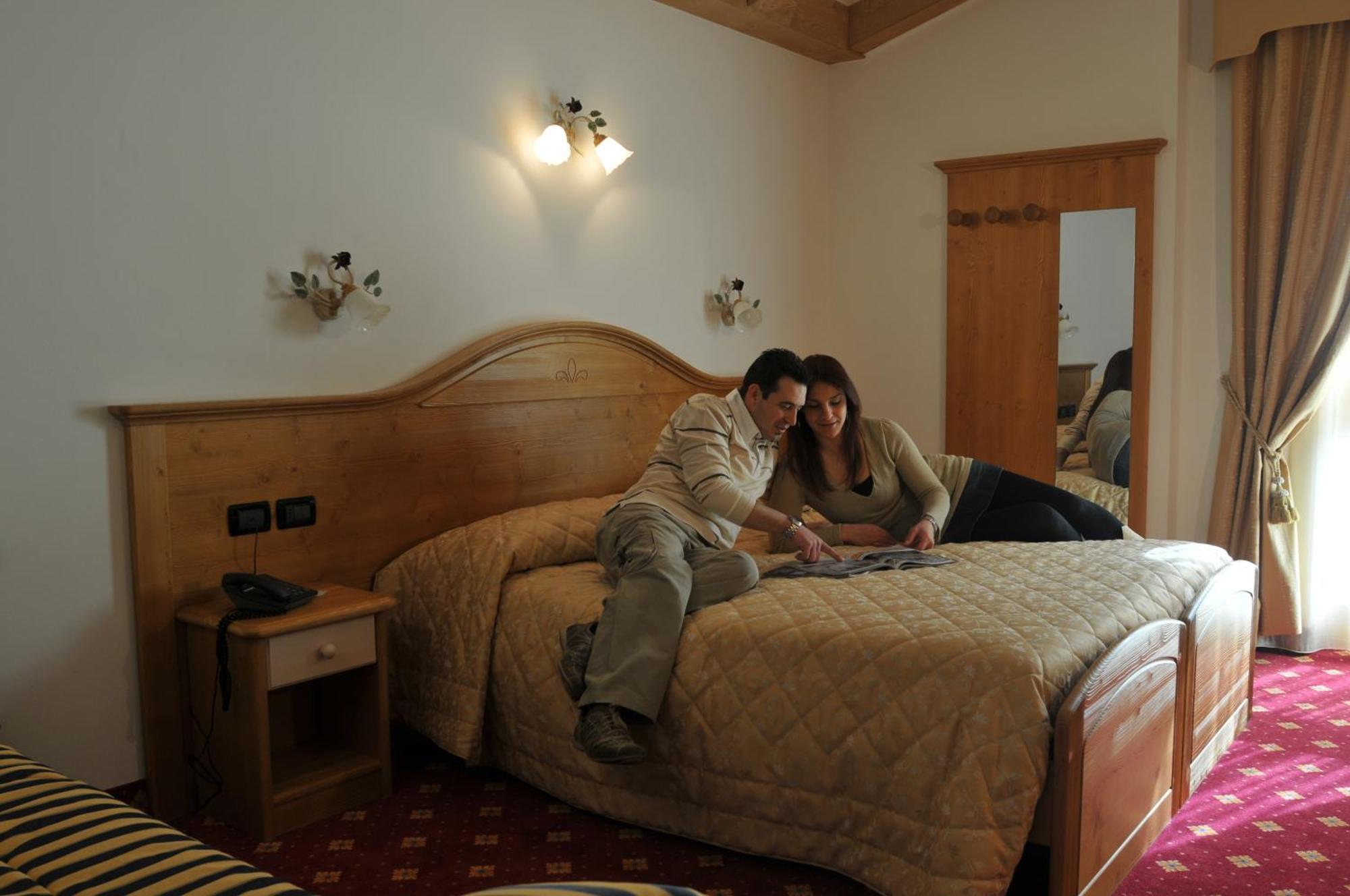 Hotel Il Maniero Ossana Esterno foto