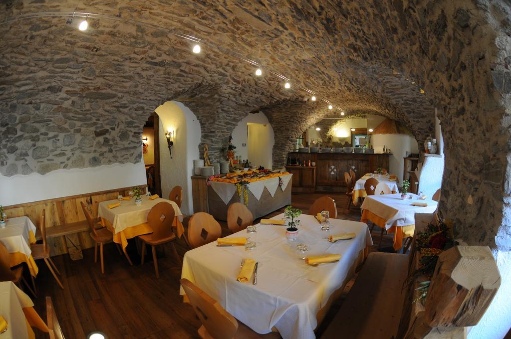 Hotel Il Maniero Ossana Esterno foto