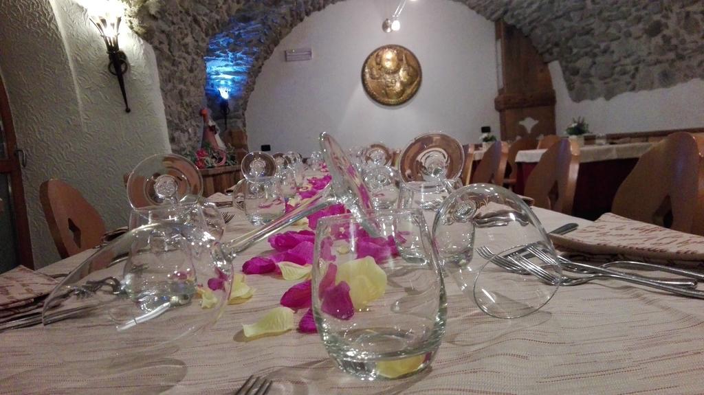 Hotel Il Maniero Ossana Esterno foto