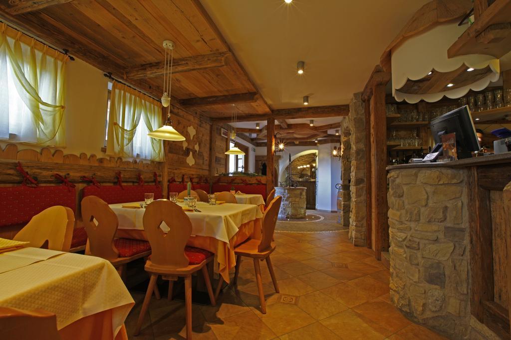 Hotel Il Maniero Ossana Esterno foto