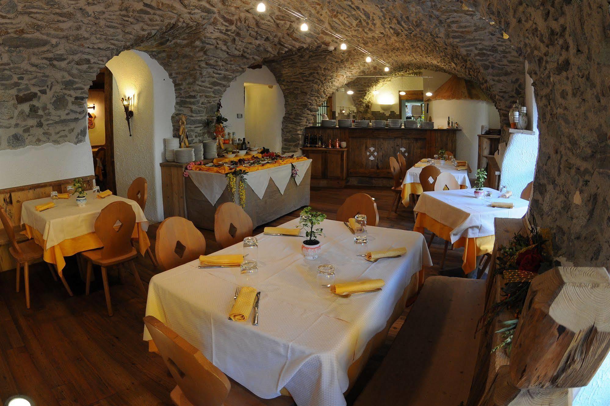Hotel Il Maniero Ossana Esterno foto