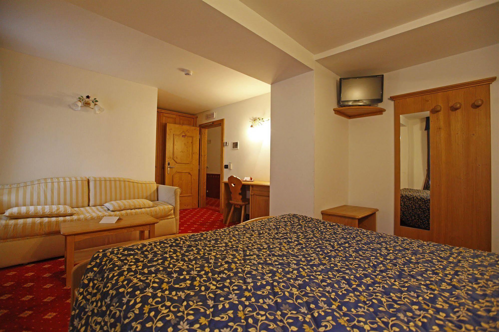 Hotel Il Maniero Ossana Esterno foto