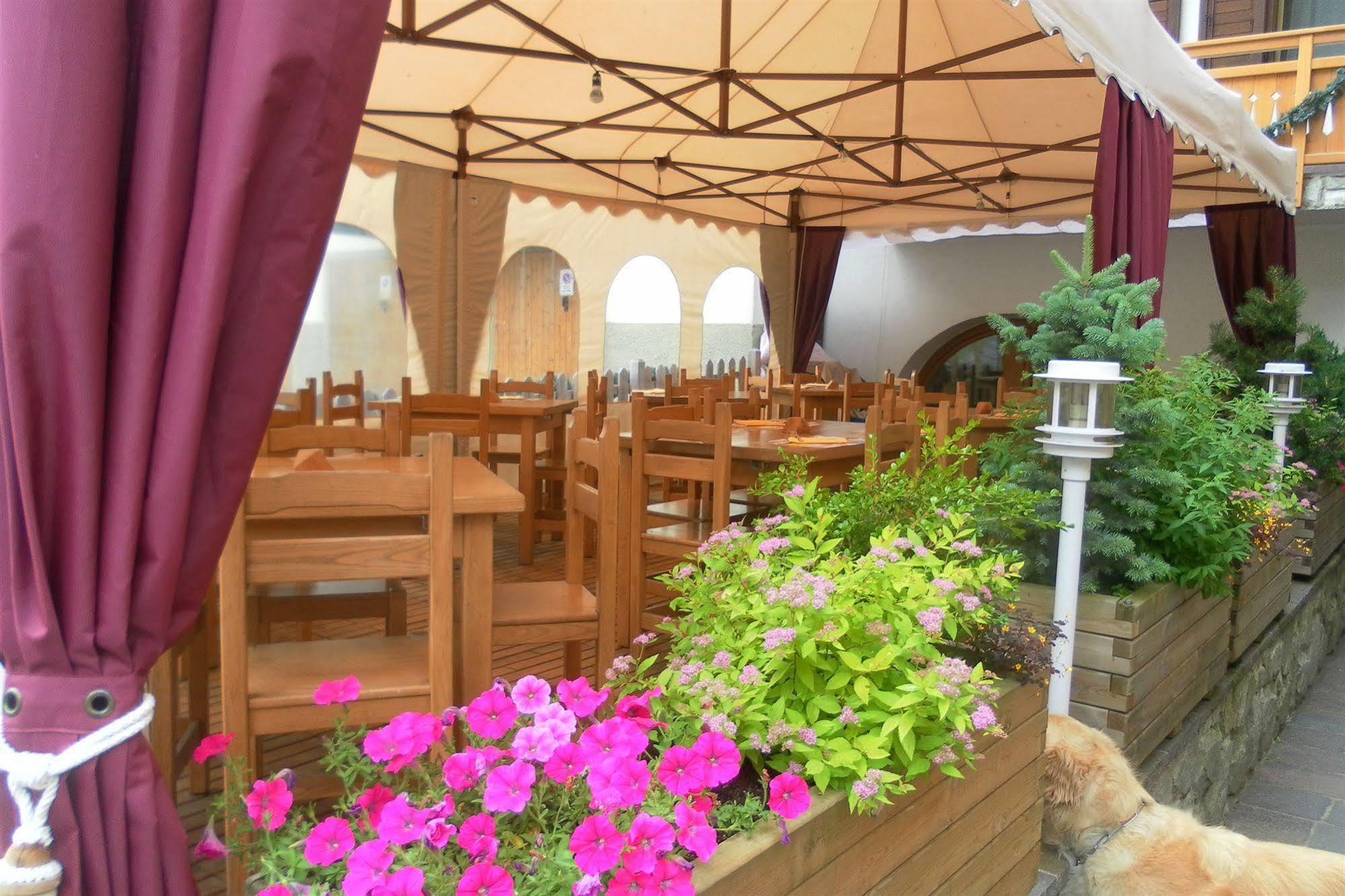 Hotel Il Maniero Ossana Esterno foto