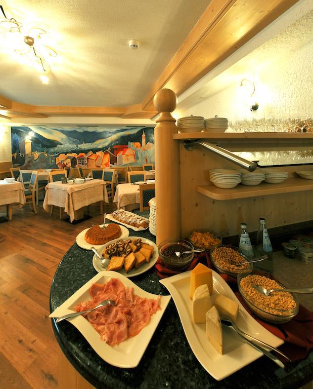 Hotel Il Maniero Ossana Esterno foto